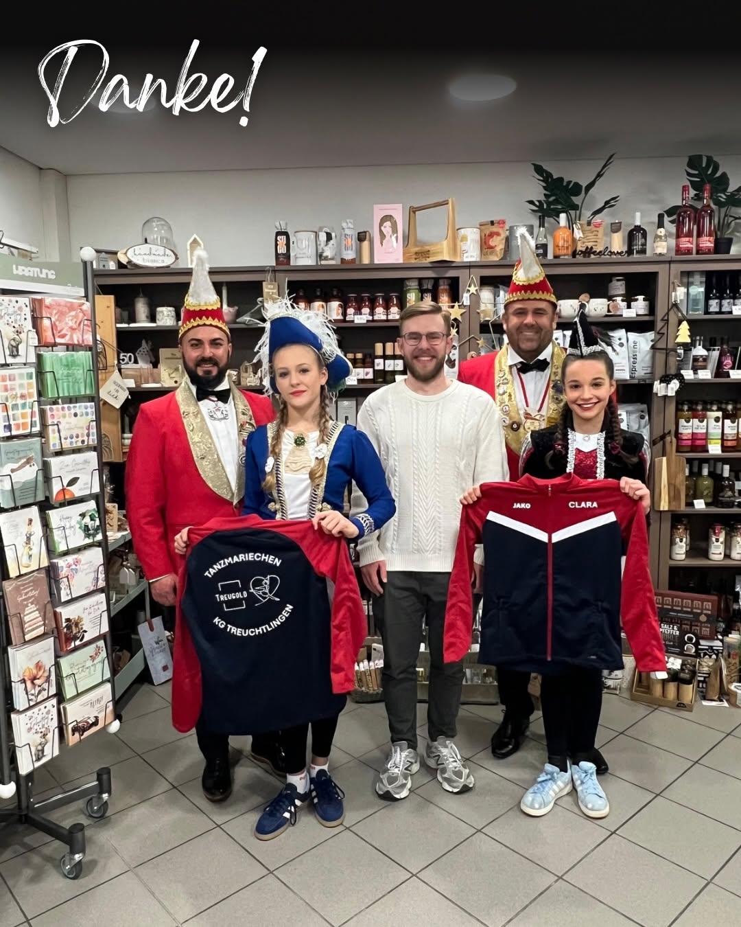 ❤️- lichen Dank an TREUGOLD in Treuchtlingen für die Trainingsanzüge unserer Tanzmariechen Clara und Luisa und ihrem Tra... ❤️- lichen Dank an TREUGOLD in Treuchtlingen für die Trainingsanzüge unserer Tanzmariechen Clara und Luisa und ihrem Tra...